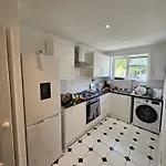 Lovely Ground Floor Garden Flat