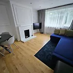 Lovely Ground Floor Garden Flat